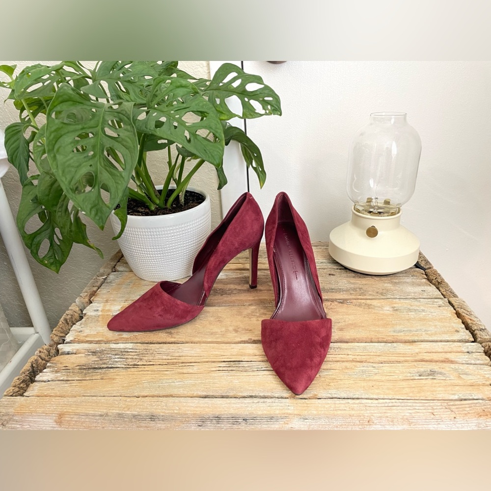 Banana Republic burgundy suede heels size 8